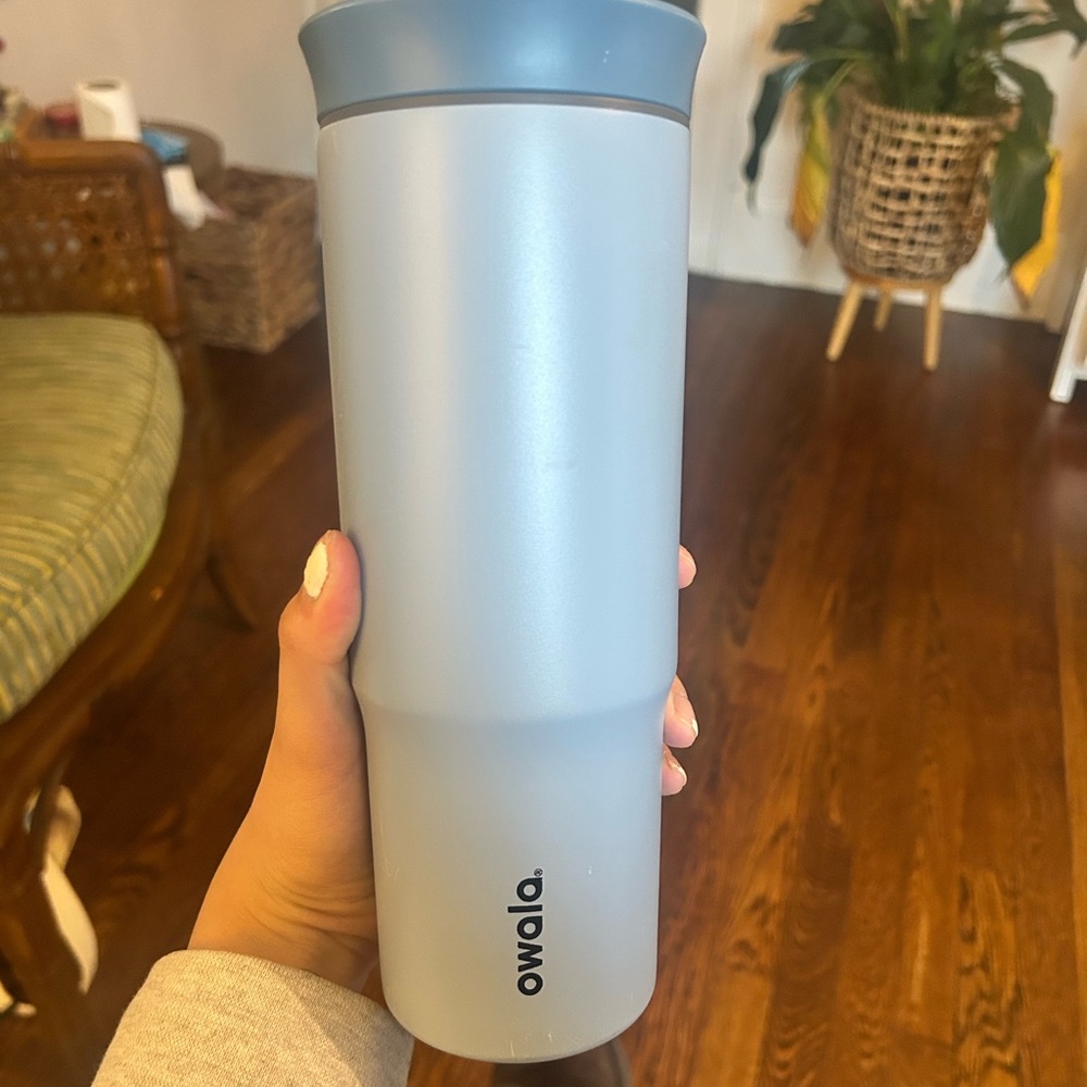 24 oz Owala Tumbler with Straw